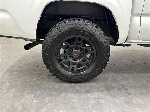 Certified 2022 Toyota Tacoma SR AWD/4WD image 14