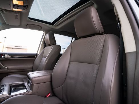 Used 2018 Lexus GX 460 image 5