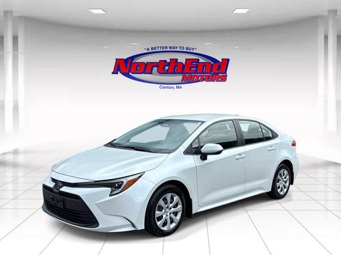 Used 2024 Toyota Corolla LE FWD image 3