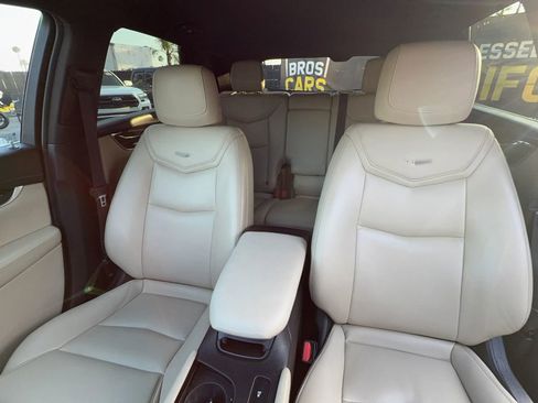 Used 2018 Cadillac XT5 FWD image 16
