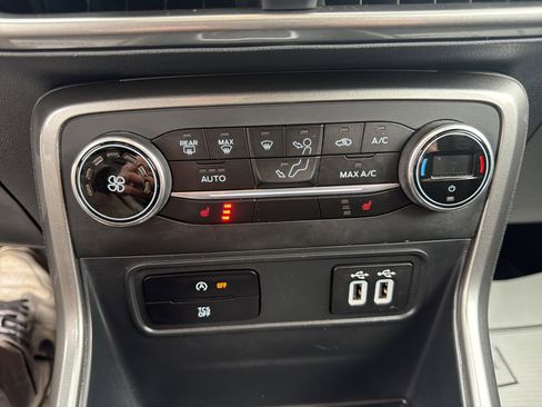 Used 2020 Ford EcoSport SE w/ SE Convenience Package image 28