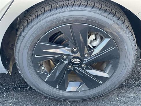 Used 2023 Hyundai Elantra SEL image 8