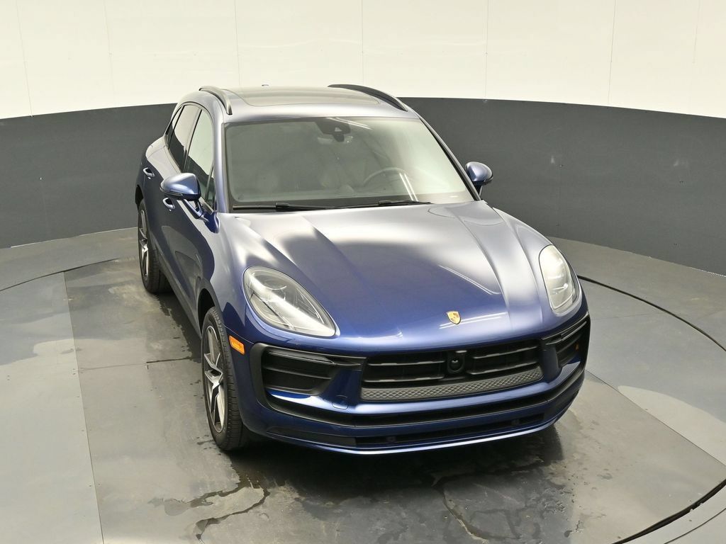 Certified 2026 Porsche Macan AWD/4WD image 32