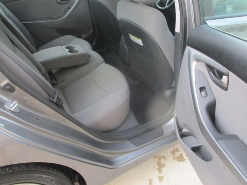 Used 2014 Hyundai Elantra SE w/ Option Group 02 FWD image 21