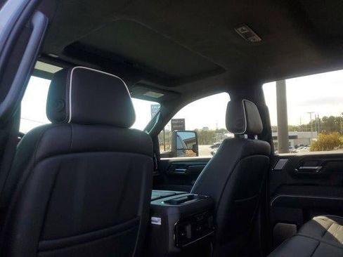 Used 2026 GMC Sierra 2500 AT4X image 9