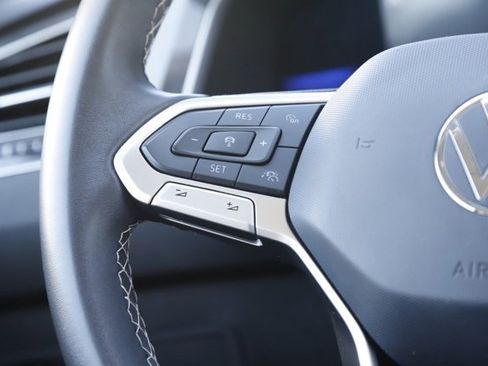 Used 2022 Volkswagen Tiguan SE image 19