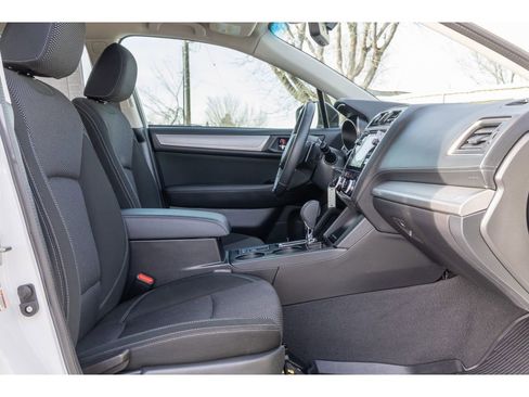 Used 2019 Subaru Outback 2.5i Premium image 11