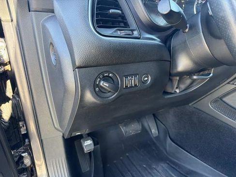 Used 2017 Dodge Challenger SXT image 27