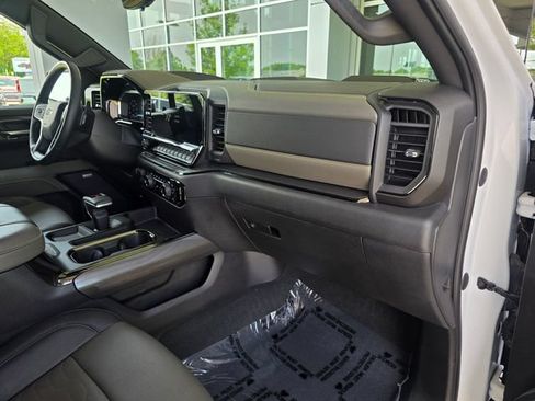 Used 2023 Chevrolet Silverado 1500 ZR2 w/ Technology Package AWD/4WD image 11