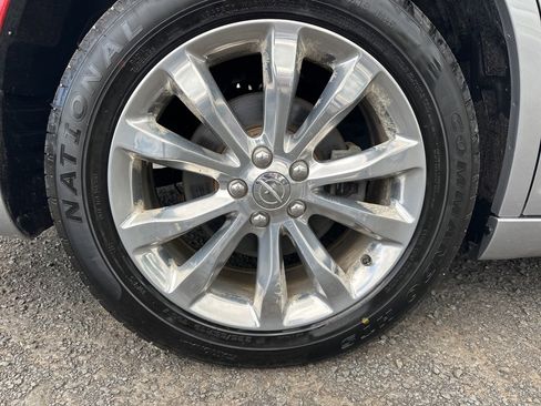 Used 2018 Chrysler 300 Limited w/ Safetytec Plus Group image 9