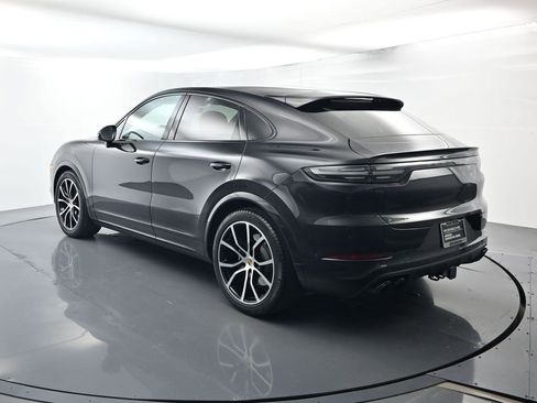 Certified 2022 Porsche Cayenne Turbo image 3