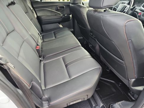 Used 2025 Honda Ridgeline TrailSport image 11