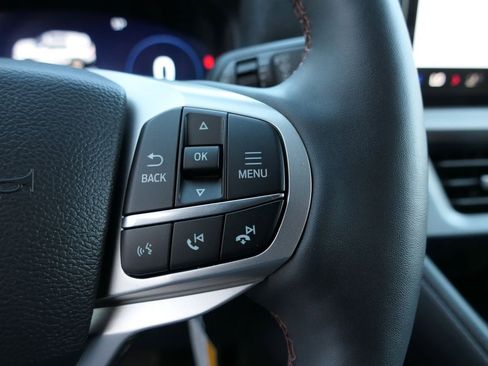 Used 2025 Ford Explorer Active w/ Active Comfort Package image 17