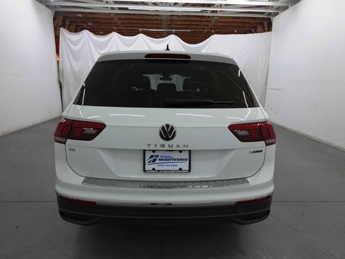 Used 2024 Volkswagen Tiguan SE w/ Panoramic Sunroof Package AWD/4WD image 6