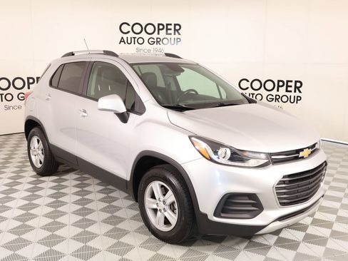 Used 2022 Chevrolet Trax LT w/ Driver Confidence Package AWD/4WD image 1