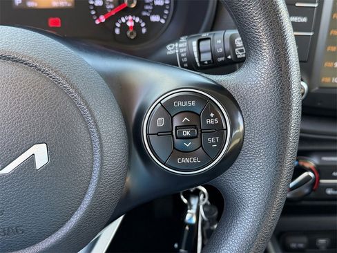 Used 2022 Kia Soul LX image 14