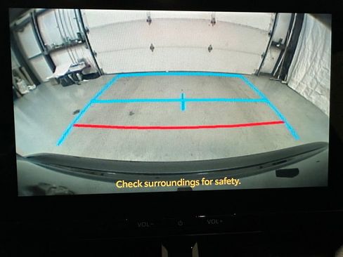 Used 2025 Toyota Corolla SE w/ SE Premium Package image 36