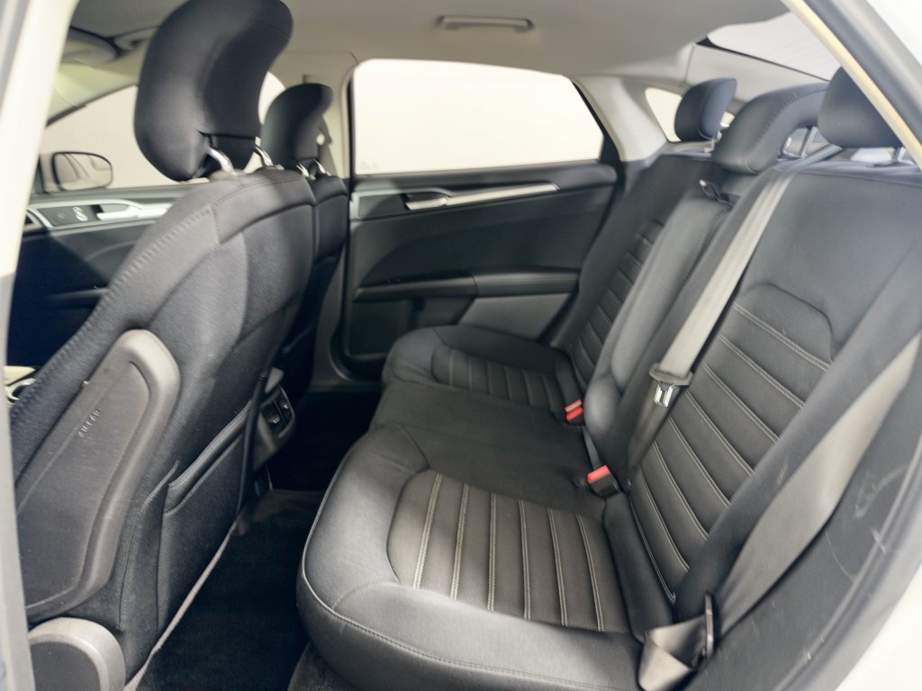 Used 2014 Ford Fusion SE FWD image 25
