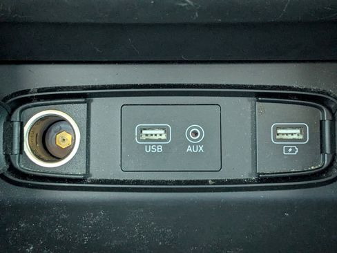 Used 2020 Hyundai Santa Fe SE FWD image 28