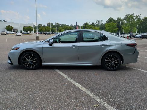 Used 2024 Toyota Camry SE FWD image 7