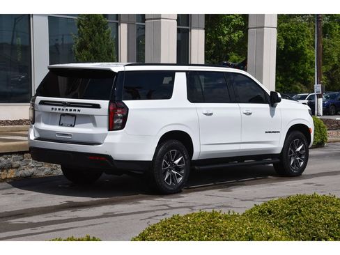 Used 2024 Chevrolet Suburban Z71 w/ Luxury Package AWD/4WD image 4
