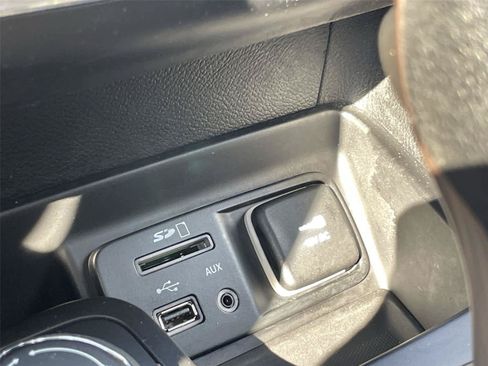 Used 2018 Jeep Cherokee Latitude w/ Altitude Package AWD/4WD image 28