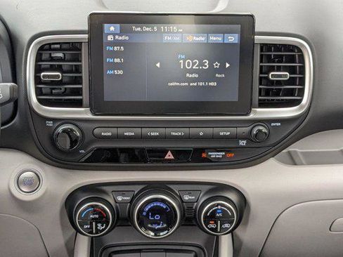 New 2025 Hyundai Venue SEL image 12