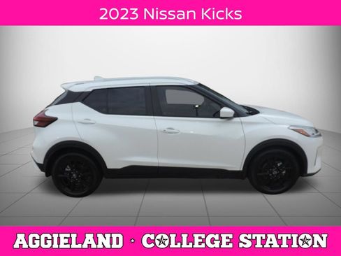 Used 2023 Nissan Kicks SV FWD image 2