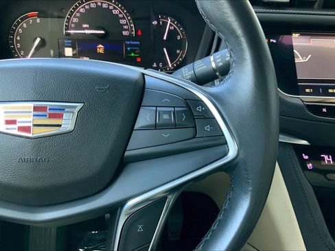 Used 2018 Cadillac XT5 Premium Luxury AWD/4WD image 17