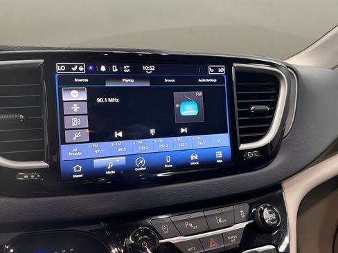 Used 2023 Chrysler Pacifica Touring-L FWD image 36