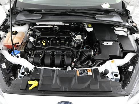 Used 2018 Ford Focus SE w/ SE Appearance Package image 26