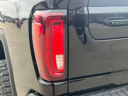 Used 2021 GMC Sierra 2500 Denali w/ Denali Black Diamond Edition image 13