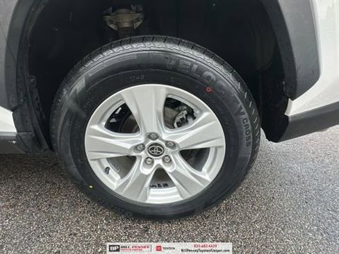 Used 2021 Toyota RAV4 XLE w/ Convenience Package image 19