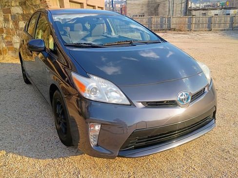 Used 2013 Toyota Prius Three w/ Solar Roof Pkg FWD image 2