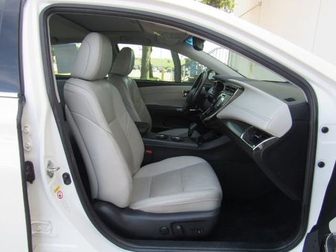 Used 2018 Toyota Avalon Limited image 19