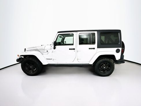Used 2017 Jeep Wrangler Unlimited Sahara AWD/4WD image 4