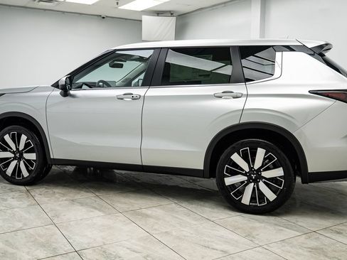 New 2025 Mitsubishi Outlander SE AWD/4WD image 3