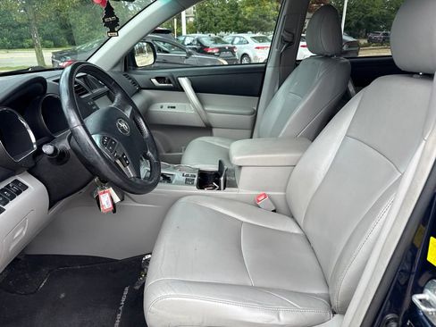 Used 2011 Toyota Highlander SE w/ Tow Pkg AWD/4WD image 13