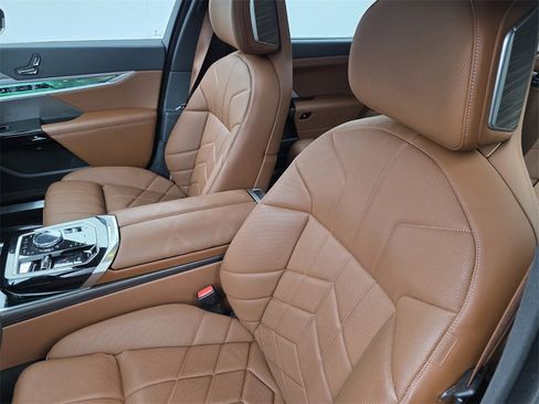 Used 2023 BMW i7 xDrive60 image 11