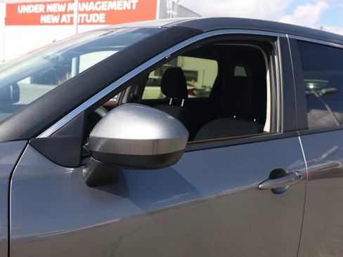 Used 2023 Nissan Rogue SV image 12