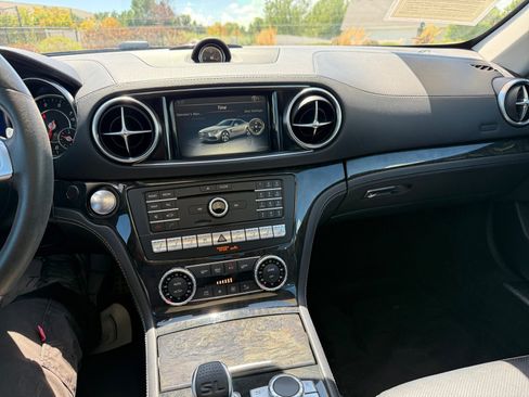 Certified 2018 Mercedes-Benz SL 550 image 20