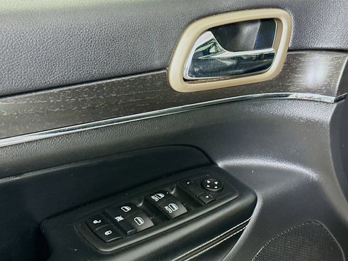 Used 2017 Jeep Grand Cherokee Limited w/ Luxury Group II RWD image 21