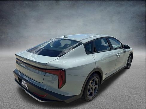 Used 2025 Kia K4 FWD image 9