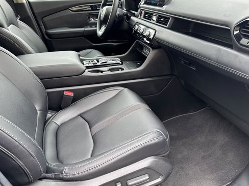 New 2025 Honda Pilot Touring image 18