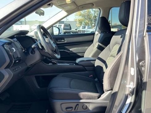 Used 2024 Nissan Pathfinder SV image 26