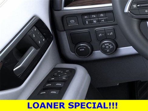 New 2025 Chevrolet Suburban Premier image 22