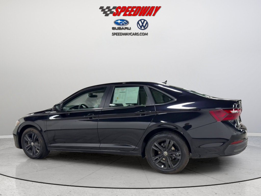 Certified 2023 Volkswagen Jetta SE w/ Panoramic Sunroof Package FWD image 9