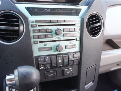 Used 2010 Honda Pilot Touring image 19