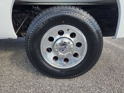 Used 2005 Ford F250 XL RWD image 5