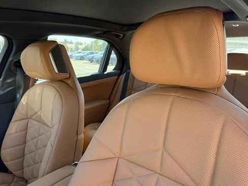 New 2026 BMW 740i 740i w/ Premium Package image 18